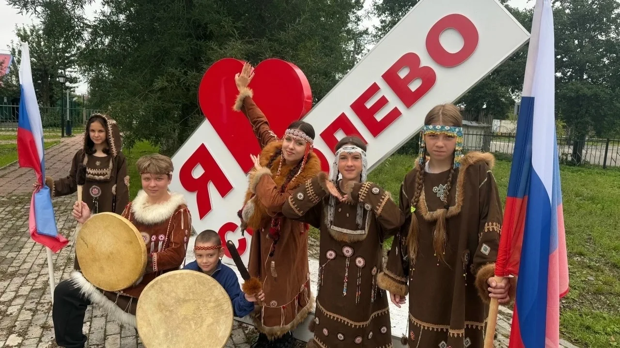 🇷🇺 Ансамбль «Алгу» — в цветах родной страны!