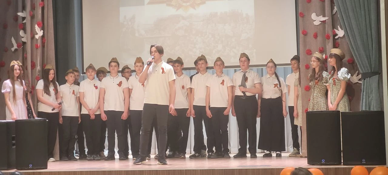 🎵 Песенный фестиваль "Артисты фронту" 🎤    7 мая в нашей школе прошёл песенный фестиваль, посвящённы