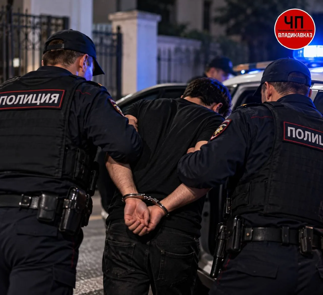 🚨 Во Владикавказе мужчину подозревают в нападении с ножом на полицейского