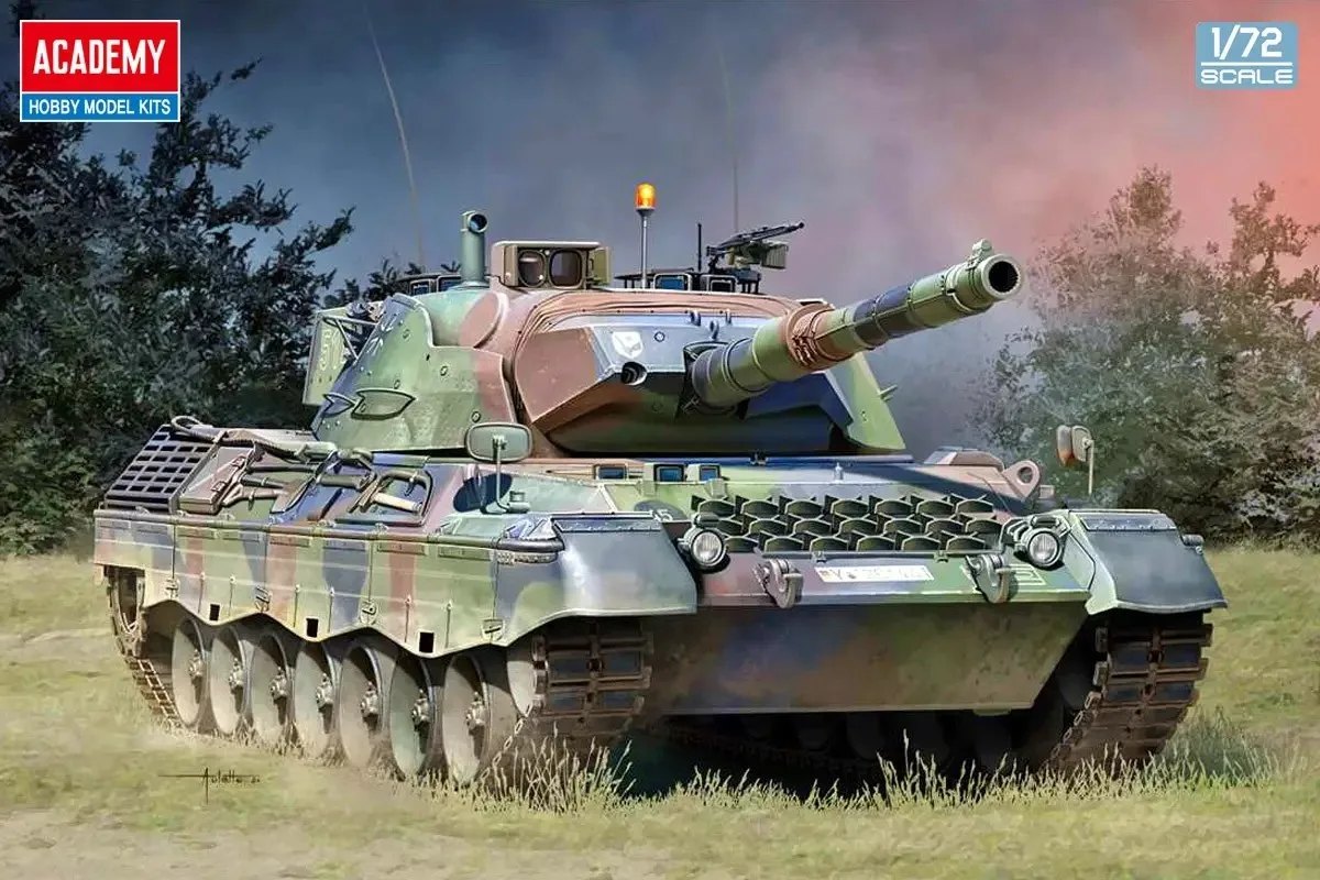 Academy перепаковали со своей декалью модель танка Leopard 1A5 в 1/722 масштабе от Revell.