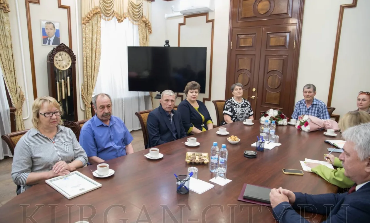 Глава города Кургана Антон Науменко встретился с семьями бойцов, находящихся в зоне СВО  Сегодня гла