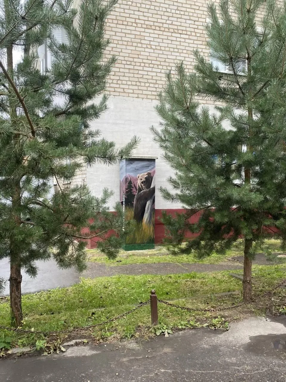 Уличный шкаф в центре Можайска превратился в  настоящий арт-объект! 🖼️✨