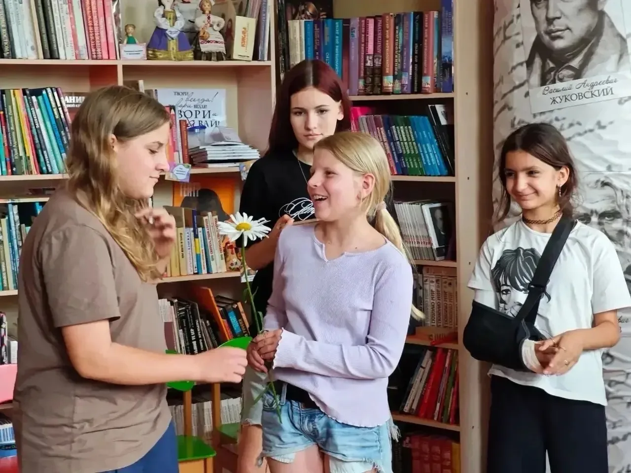 🌼 Пятый день в лагере «Радуга»: семейные ценности, пушистые друзья и символы родного края!

Вчерашн