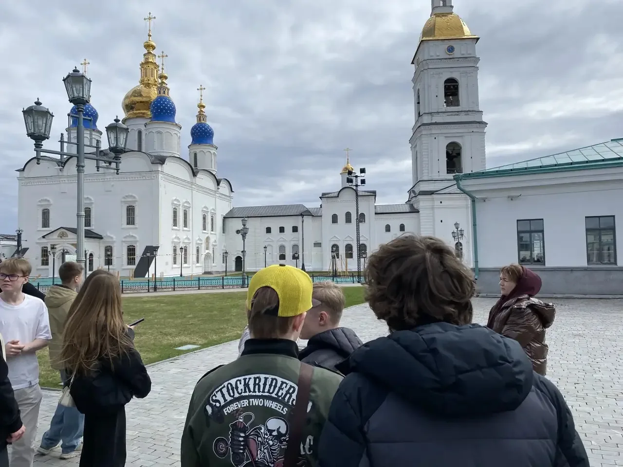 В эти праздничные дни учащиеся нашей школы вместе с Копыловой А.Н. и Сафиной Л.М. побывали в Тобольс