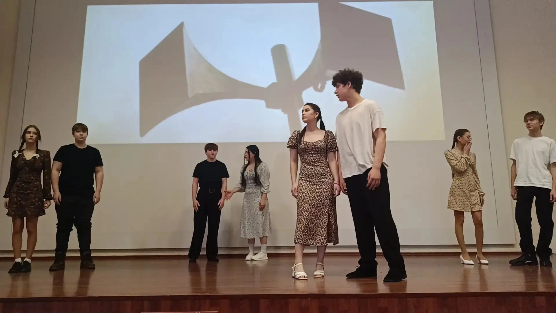 🎤✨ Сегодня в нашей школе состоялся 🌟 Конкурс инсценированной военно-патриотической песни "Фронтовое 