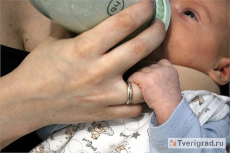 Тверские медики рассказали о том, стоит ли носить новорожденных на руках  Медики тверского Перинатал