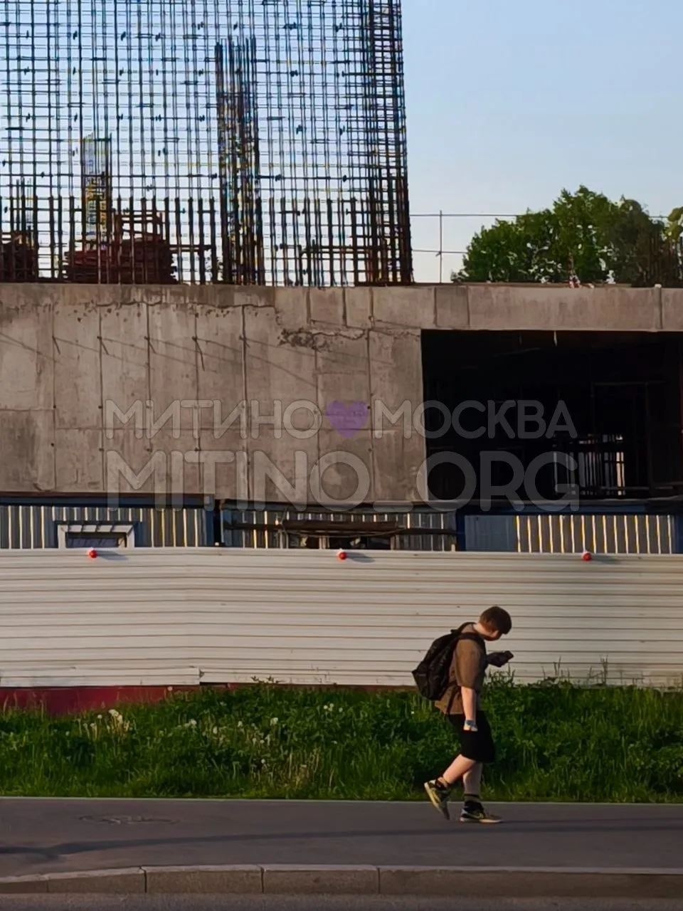 🏗Строительство нового ТЦ напротив станции метро «Пятницкое шоссе» на закате дня  🏁 I квартал 2027 📍П