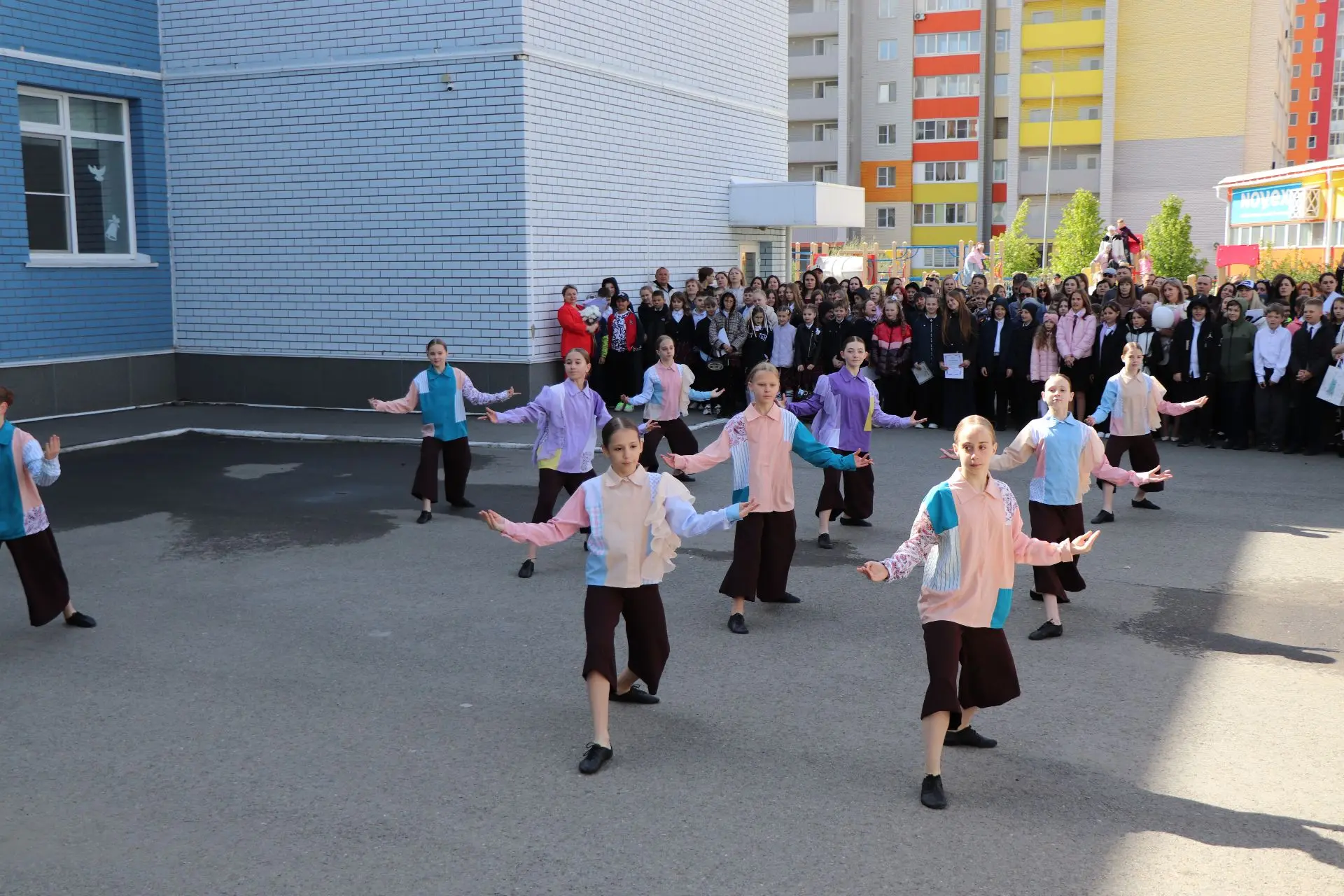 #ПоследнийЗвонок_4 классы🔔❤️  🔔Сегодня в нашей школе прошла торжественная  линейка для учащихся 4-х 