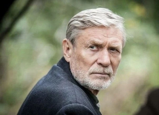 «Дед мой по матери был за «белых», а дед по отцу – «за красных». Так вот, «белый» очень много дал мн