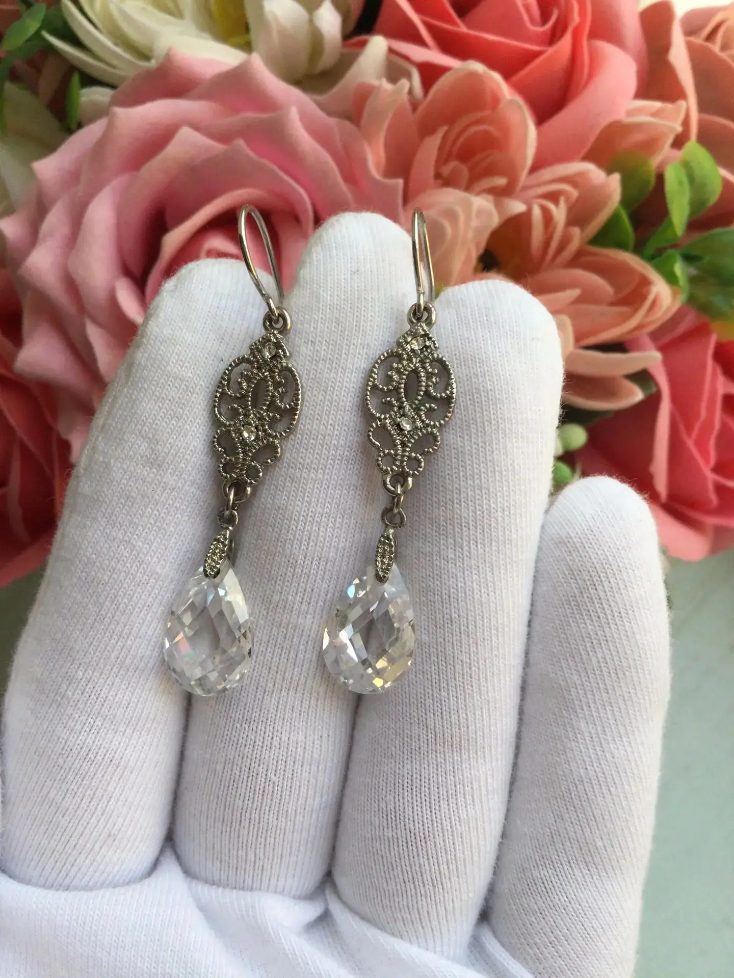 Разбираю винтажные запасы😍
В наличии!!!
Серьги❤️
Длина 4.8 см.
Тон металла серебро.
Цена сейчас 270