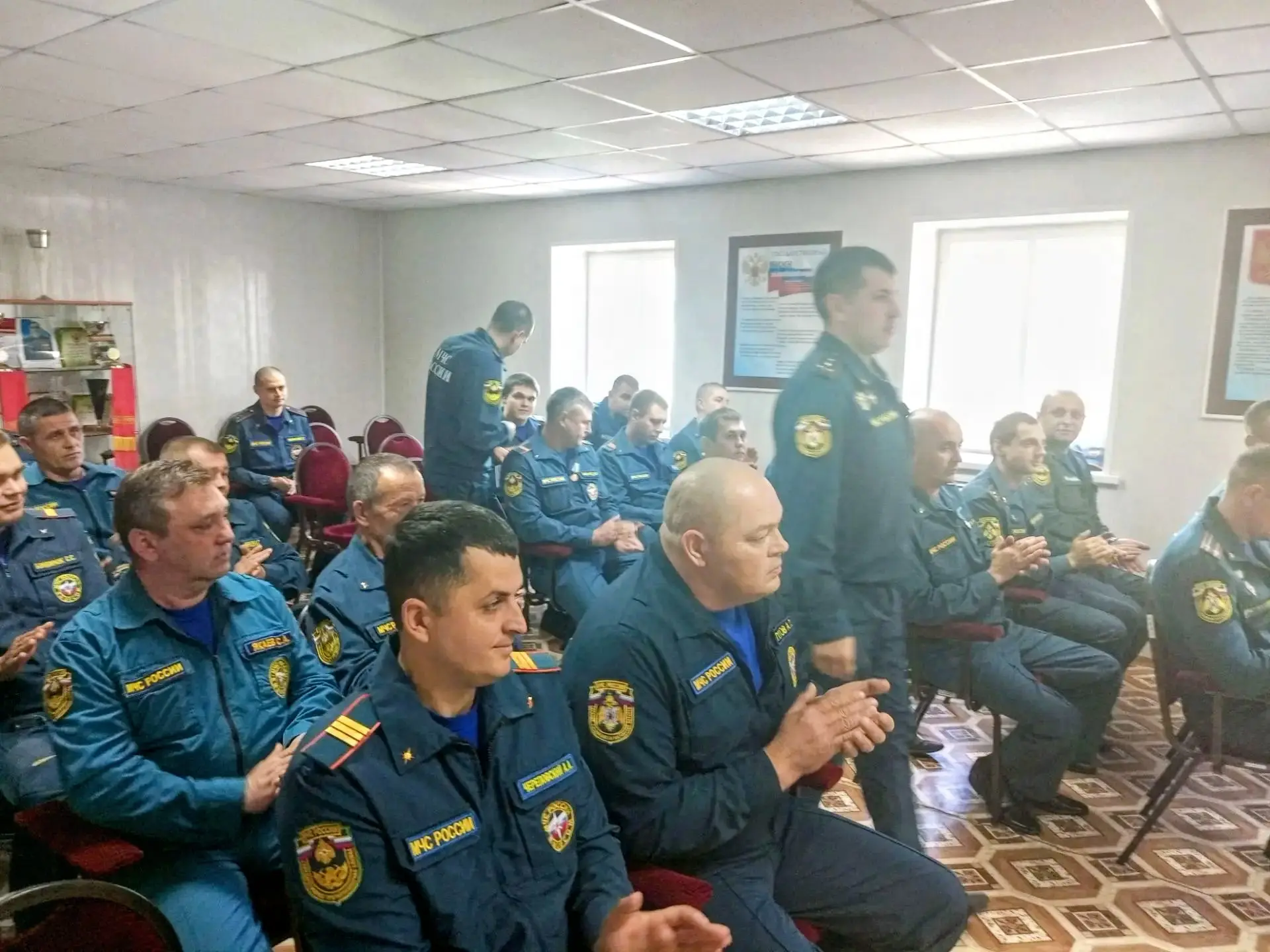 В пожарно-спасательных подразделениях Дона прошли торжественные мероприятия ко Дню граж...