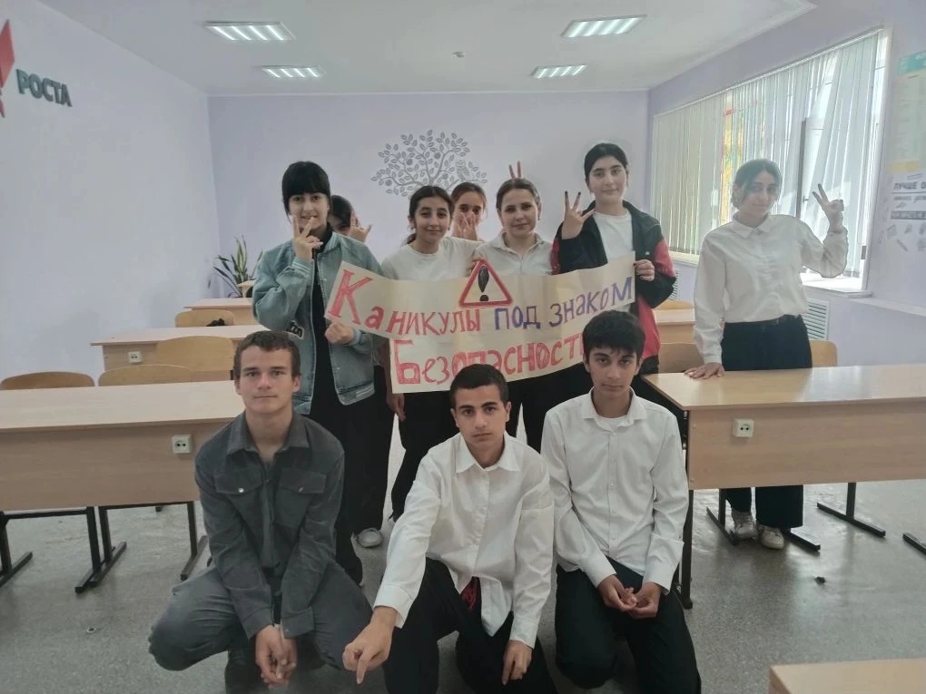 В преддверии летних каникул, 25 мая 2026 года, в МОУ "СОШ п. Синегорский" прошли классн...