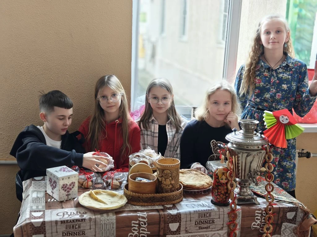🔥 День контрастов: от серьезного до вкусного!  Утро было посвящено важному: «Уроки Мужества», разгов