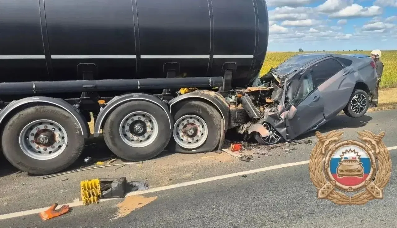 В Балашовском районе водитель Lada Vesta погиб в ДТП