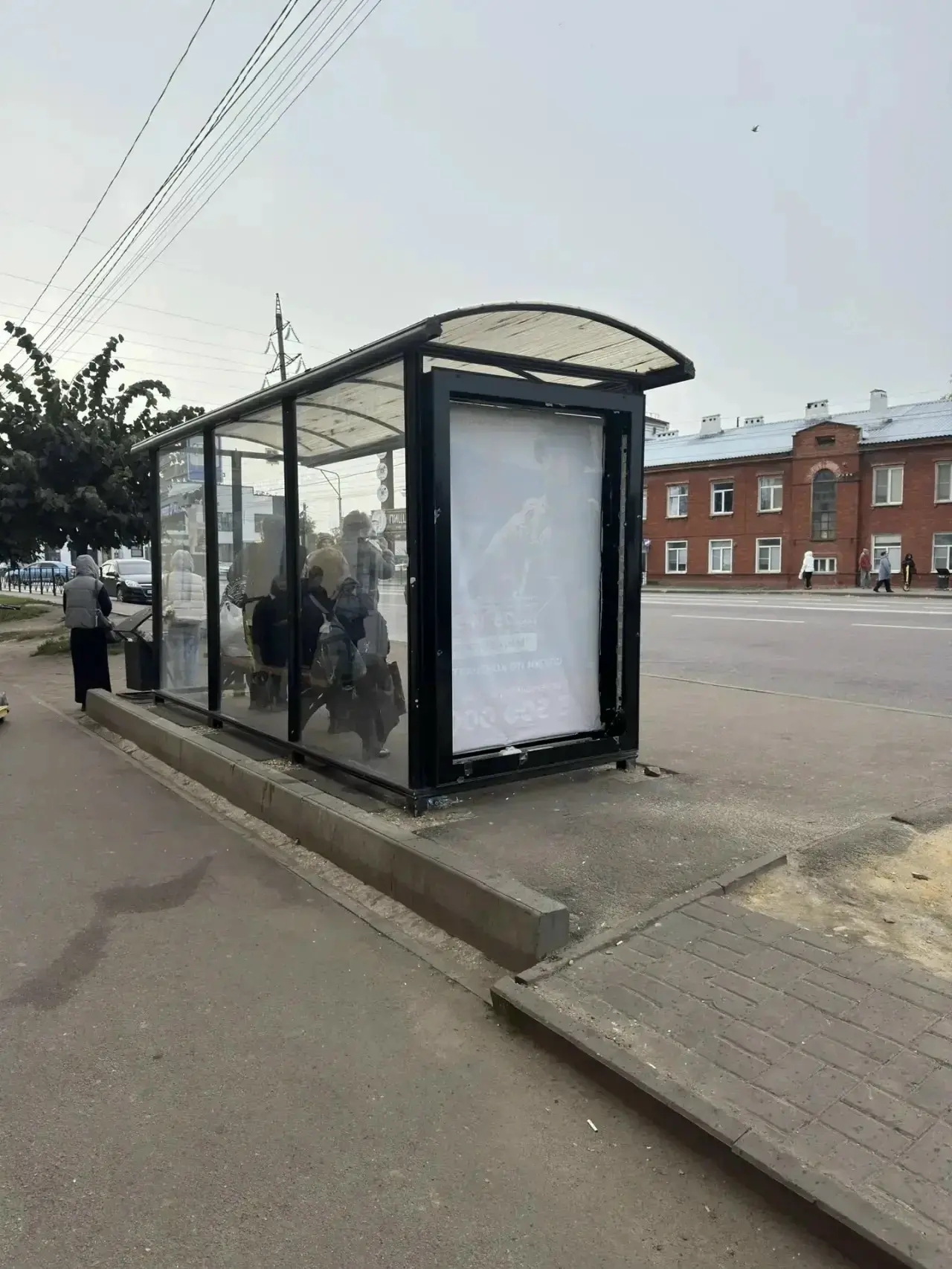 🔴 В Тамбове 16-летний подросток разбил остановку на улице Гастелло