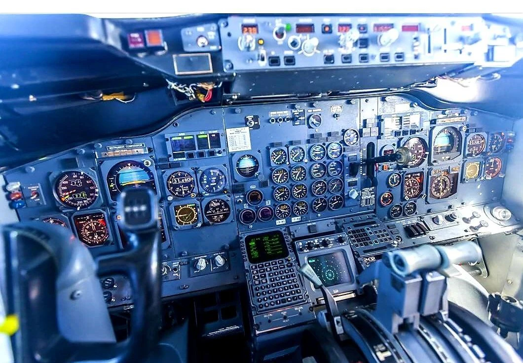 В-737 200/300 Original c двигателями CFM). Тот самый 737 Classic с кабиной, как у "orig...