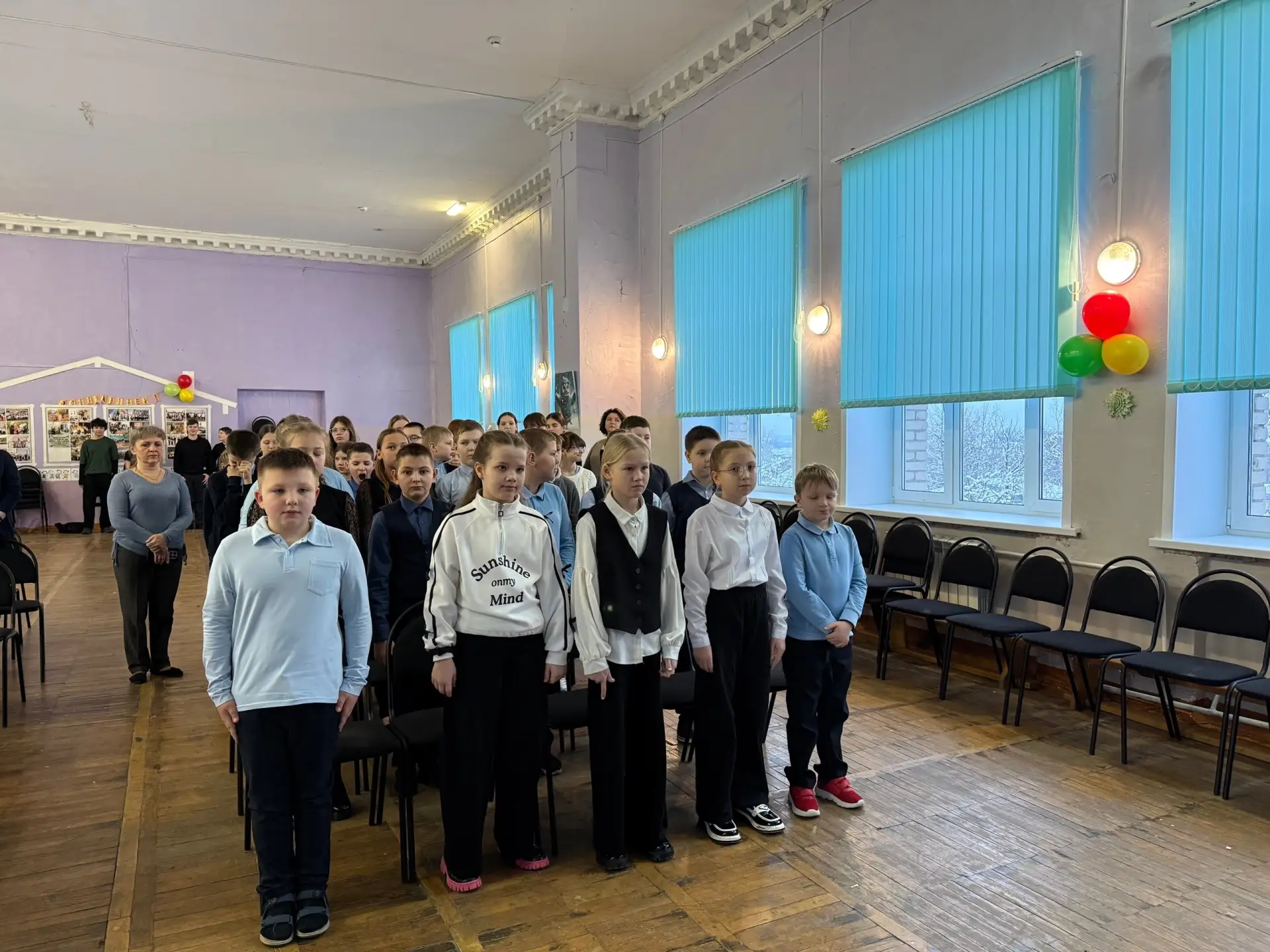 🇷🇺 Служу Отечеству! Герои живут рядом с нами. В нашей школе прошло масштабное общешкольное мероприят