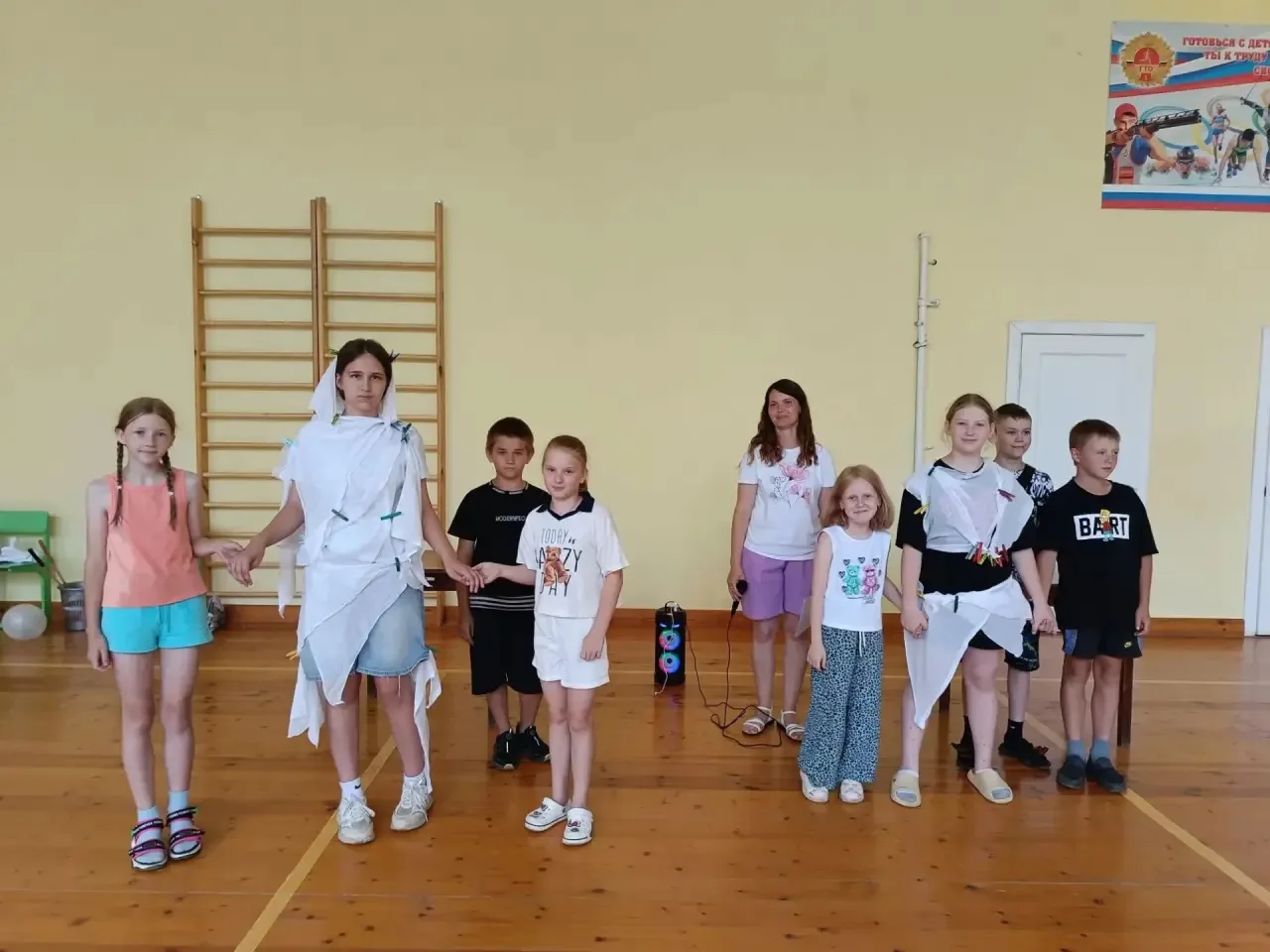4 июля в пришкольном лагере день был посвящён русским национальным играм и забавам. Ребята познакоми