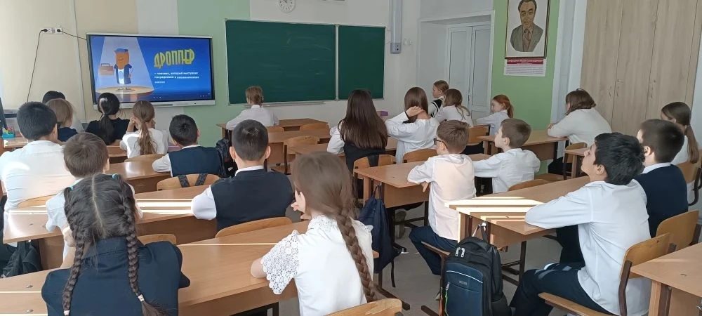 Профилактические уроки по безопасности в социальных сетях. На прошлой неделе проведены важные профил