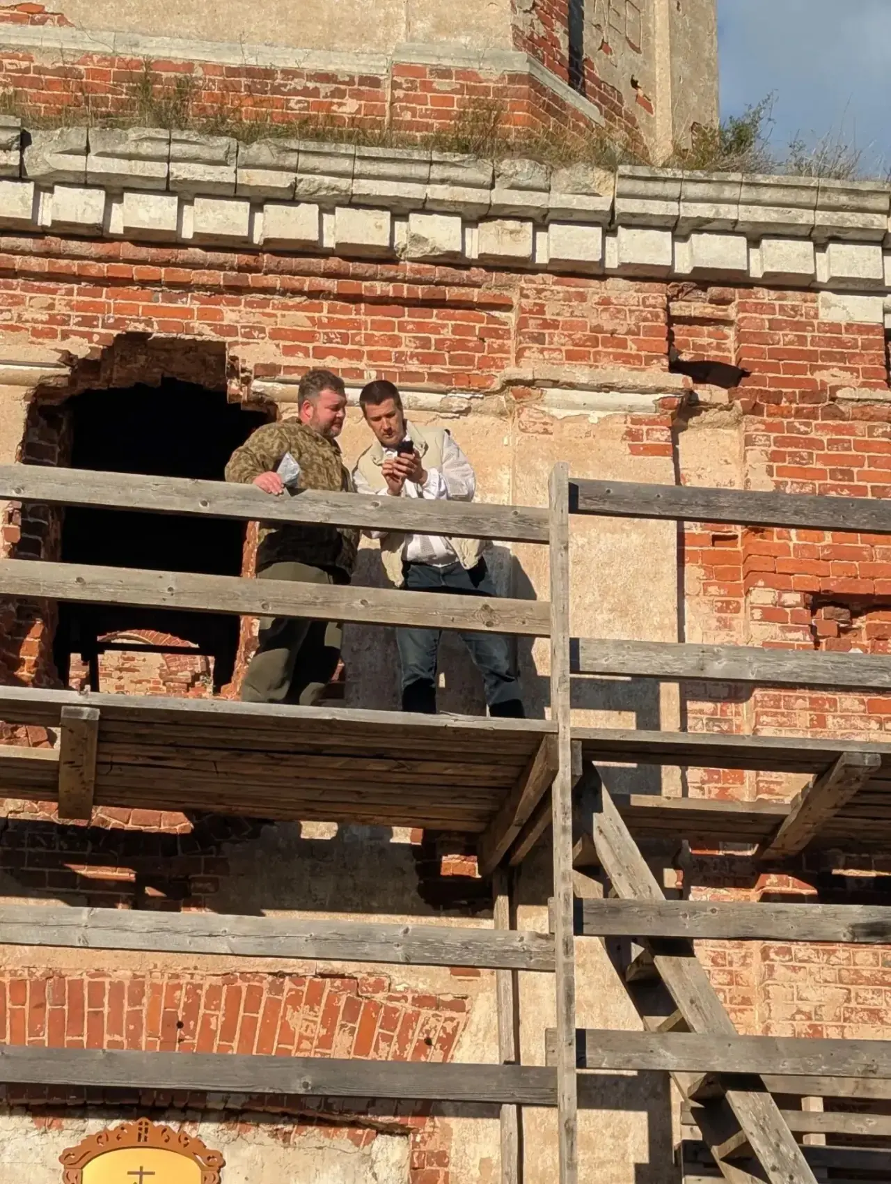 Показываю оператору правильную экспозицию. Всем привет из Старицкого района Тверской об...