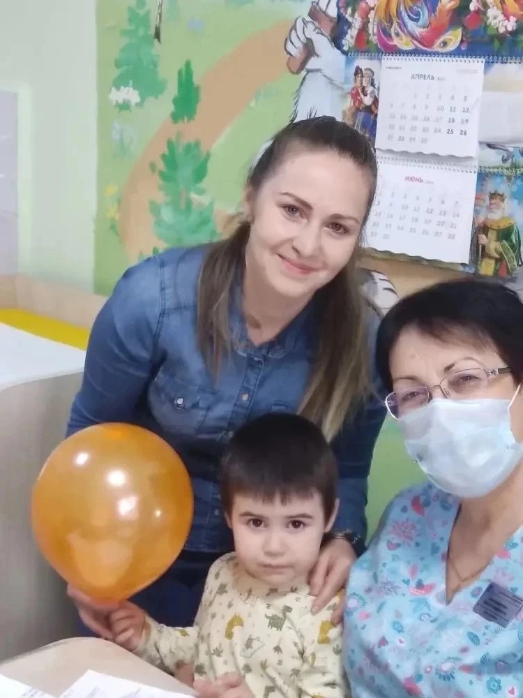 Коллектив детской поликлиники поздравил маленьких пациентов с Днём защиты детей.тБыло с...