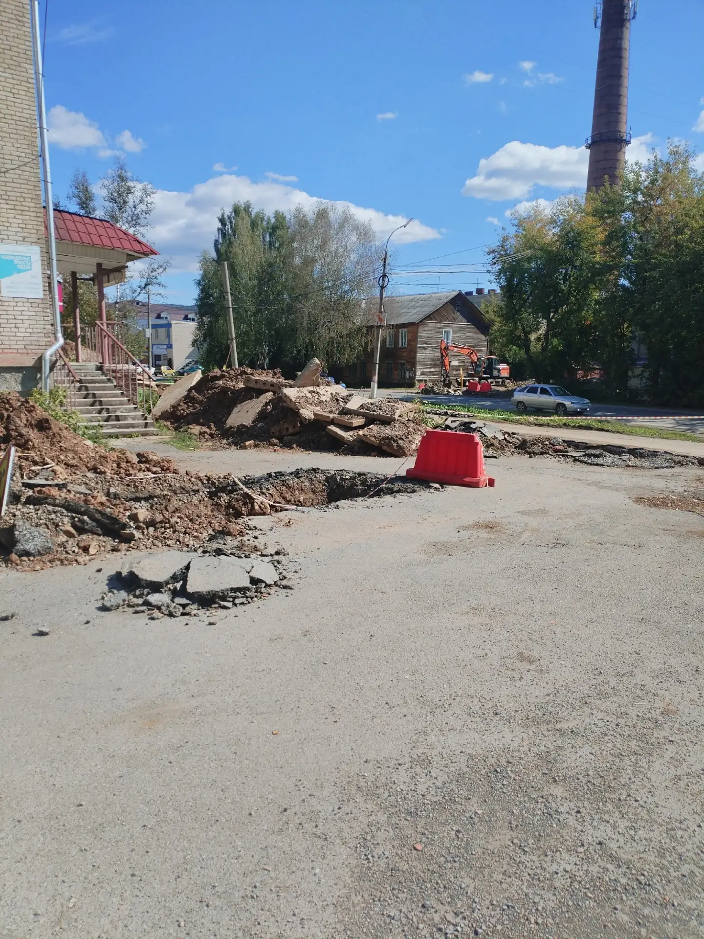 🛠️ Жители города обеспокоены остановкой ремонтных работ и отсутствием горячего водосна...