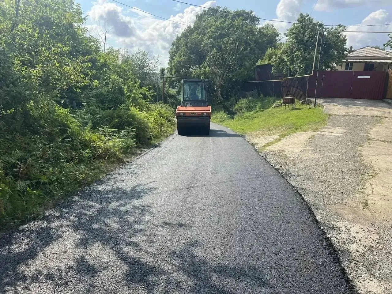 В Сергей-Поле взялись за дорогу, которая давно просила лопаты и асфальта

В переулке Праздничном нач