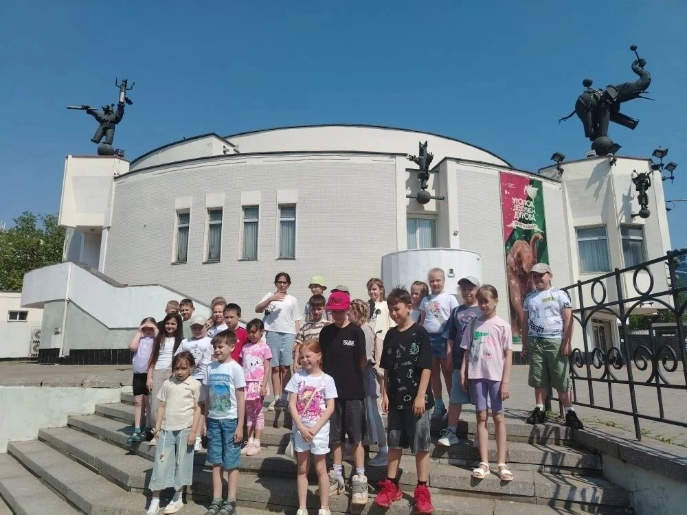 🐾 Путешествие в мир доброты: наши первоклассники в гостях у "Дедушки Дурова".  🐕 Учащиеся 1 «А» и 1 