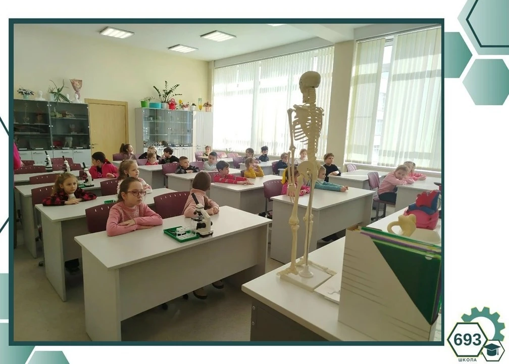 ⚙️Школа гостеприимная⚙️  🧬🌿Встреча с дошколятами в кабинете биологии  ✨В нашей школе прошло профорие