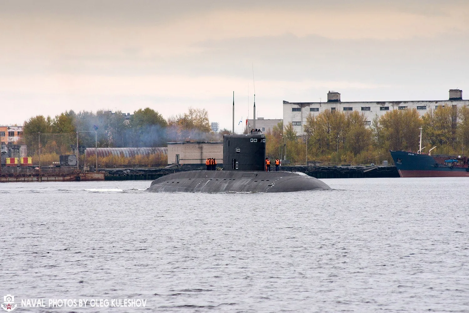 Подводная лодка "Владикавказ" выходит в Белое море. 
2015 г. 
 
Фото - Олег Кулешов