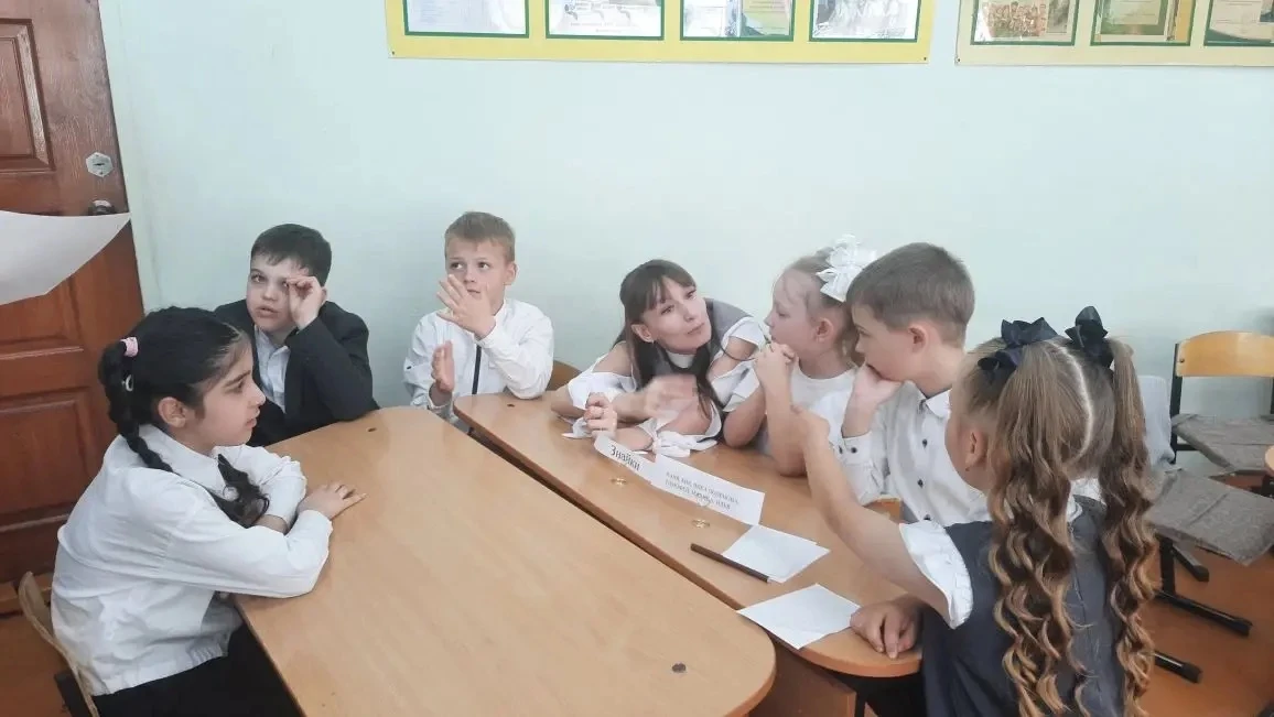 🧠 А знатоки растут! 🤓  Сегодня в 1 «А» классе прошла своя, школьная версия легендарной игры «Что? Гд
