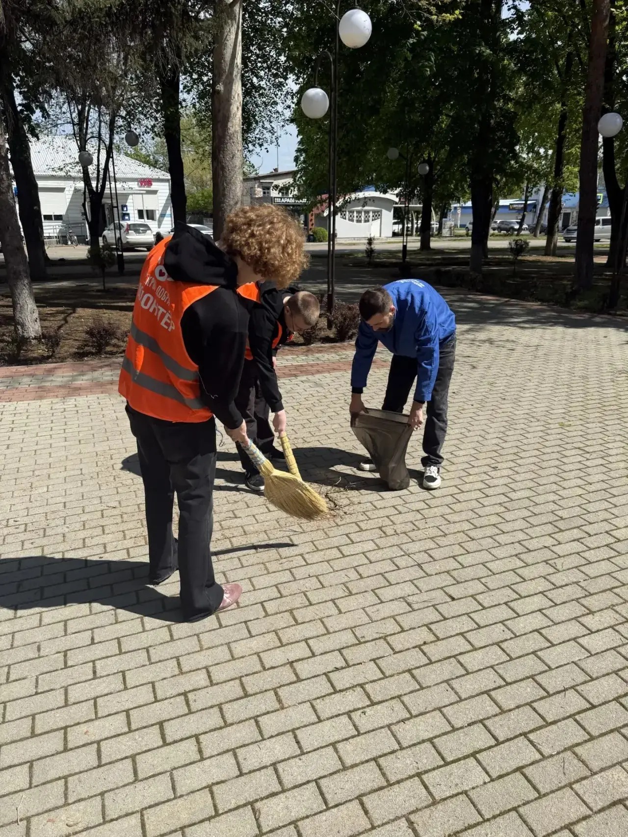 🌺 В преддверии Великого праздника 9 мая студенты-волонтёры Кореновского техникума вместе с отделом п