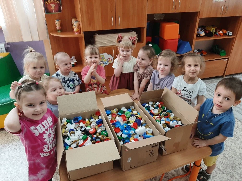 Каждый год мы с удовольствием участвуем во всех экологических акциях детского сада. Мы учим наших де