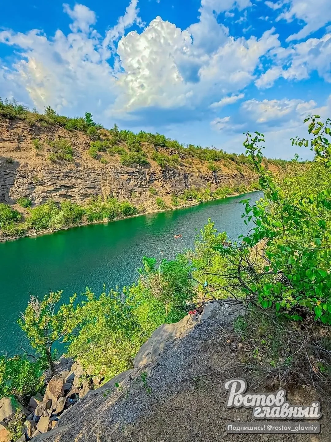 Красносулинский карьер 🍀

Вода именно такого цвета! Холодная и очень прозрачная. Просьба: берите па