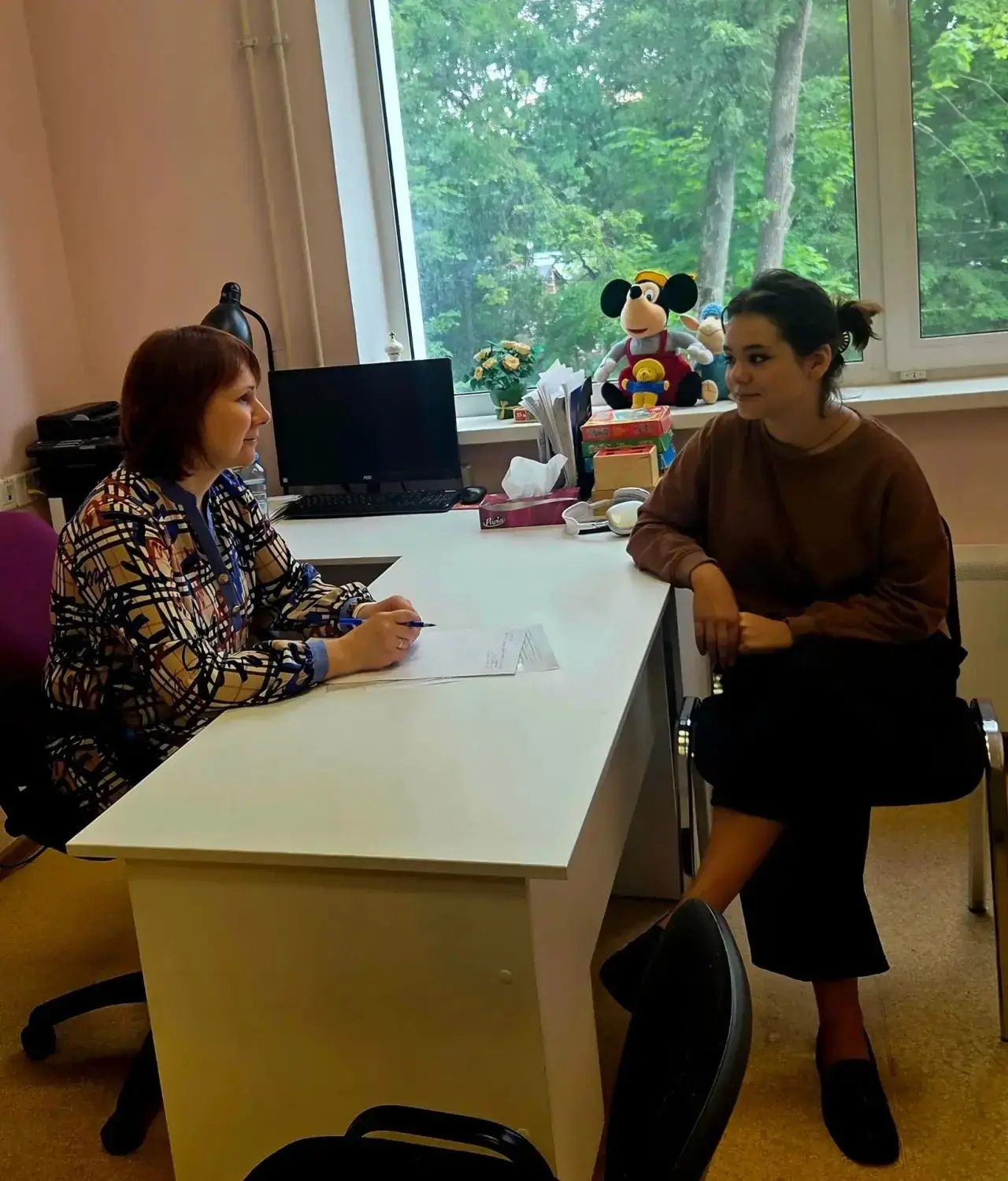 Зачем нужен эмоциональный интеллект?

Помимо приобретения знаний и развития логического мышления, мн