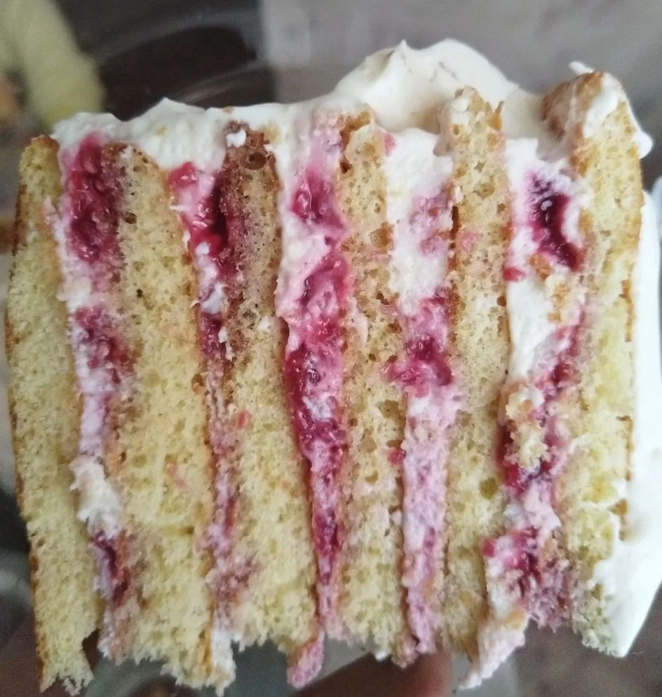 Молочная девочка с малиной😋