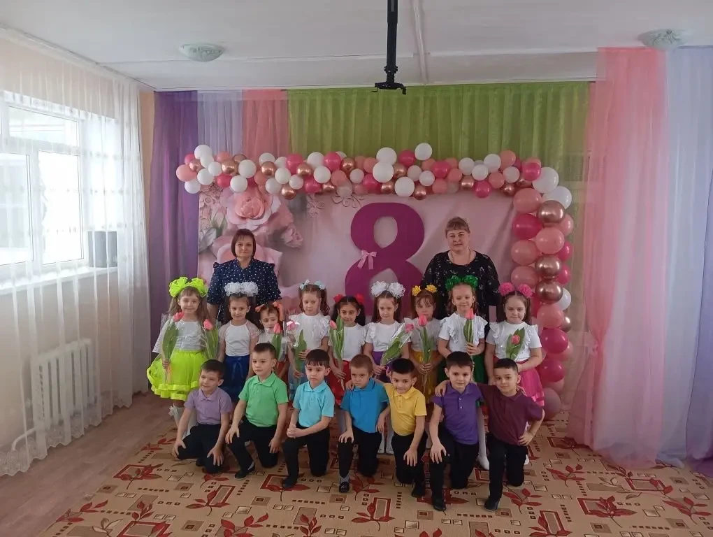 Сегодня в подготовительной к школе группе «Тигрята» прошел утренник посвященный предсто...