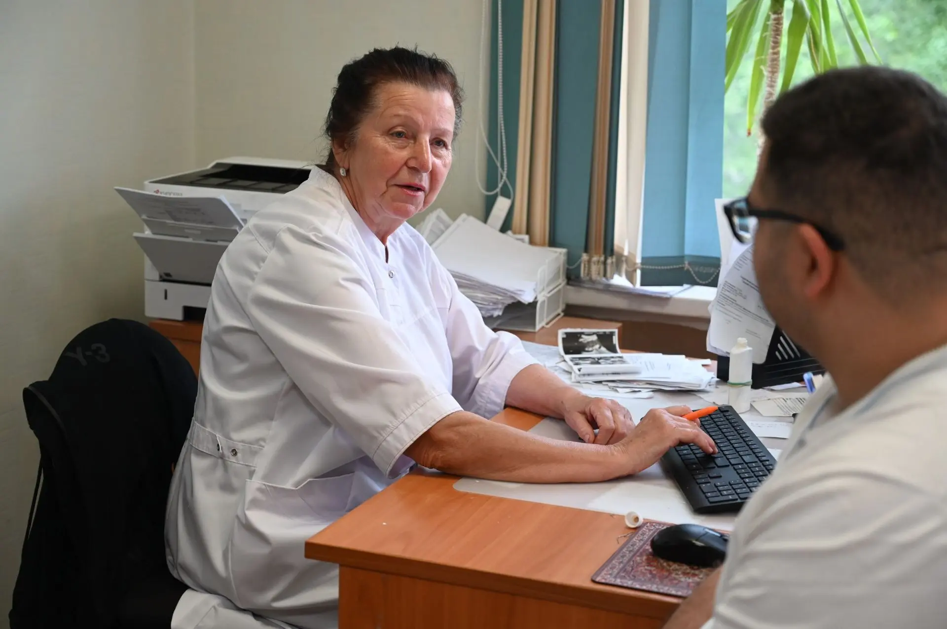 Замужем за хирургией: уже полвека спасает жизни пациентов легенда Уралмаша — врач-хирур...