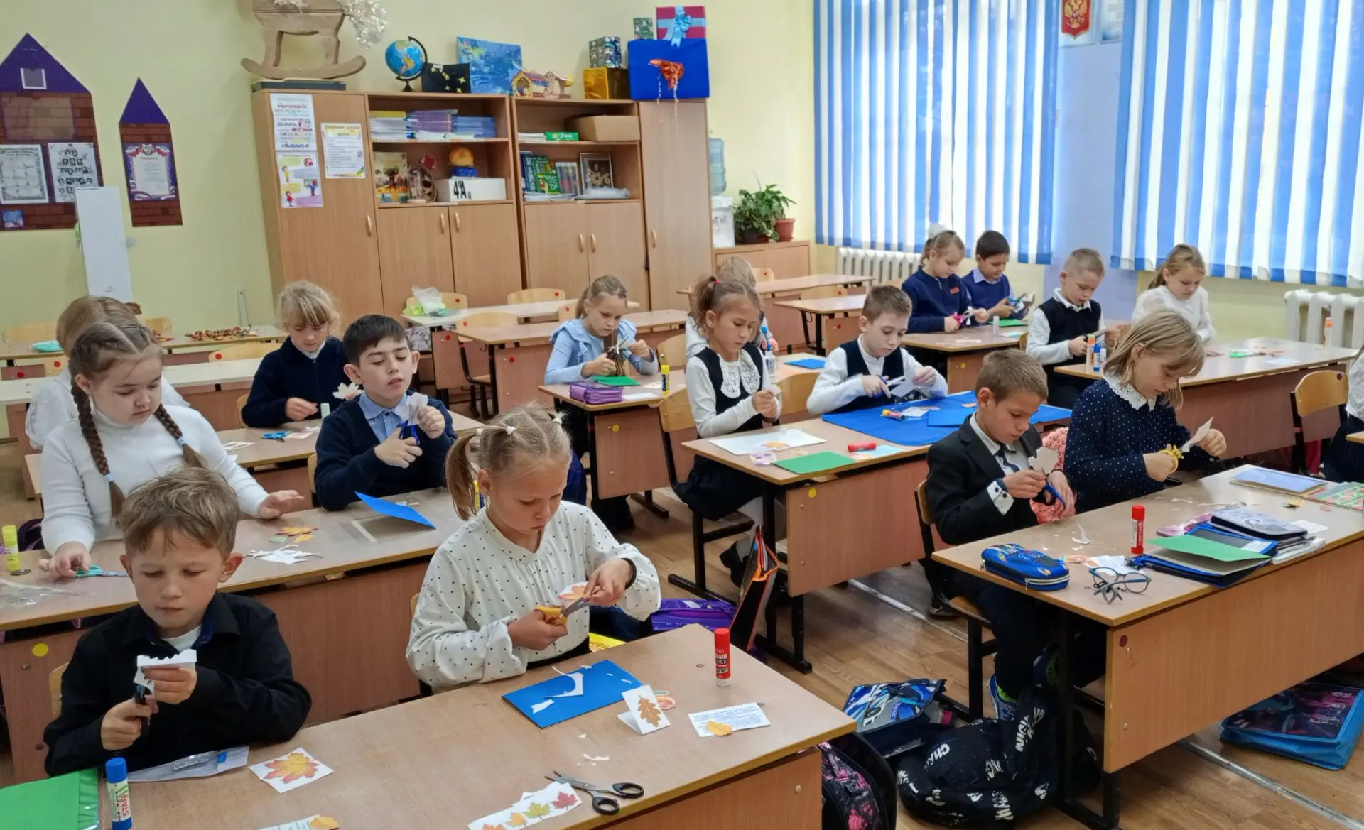 В преддверии Международного дня пожилого человека провели с учащимися 2х и 3а класса ма...