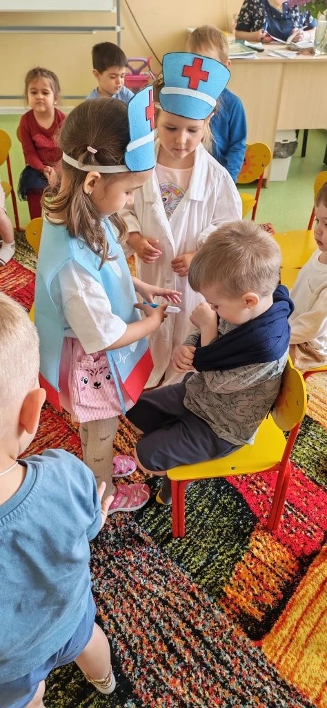 В группе «Звёздочки» прошло тематическое занятие, приуроченное к Международному дню мед...