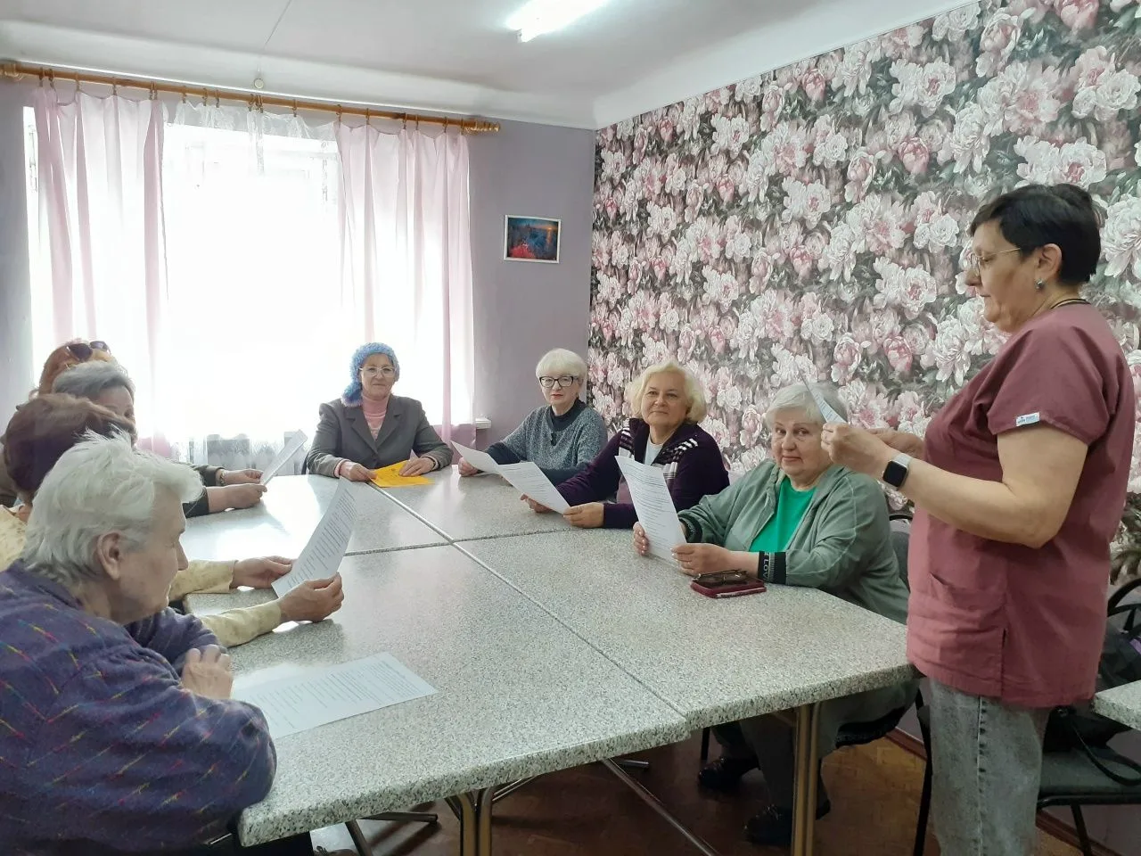Регулярная активность в пожилом возрасте помогает сохранить подвижность суставов, укреп...