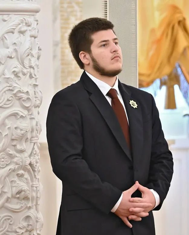 Адам Кадыров получил звание Героя Чечни во второй раз. Награду 18-летнему помощнику гла...