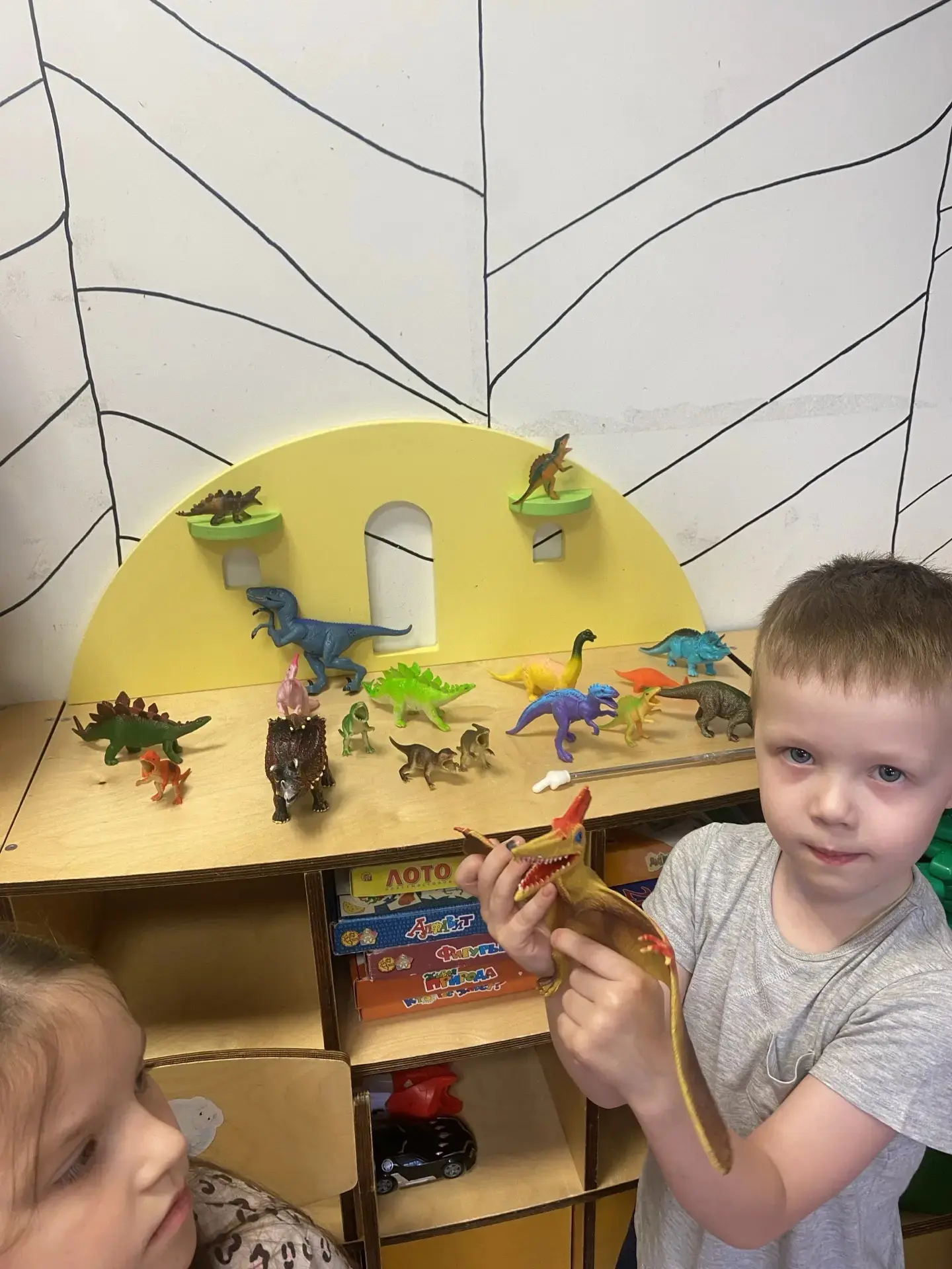 🦖 Вдохновились Днём музеев и создали свой мини-музей динозавров!