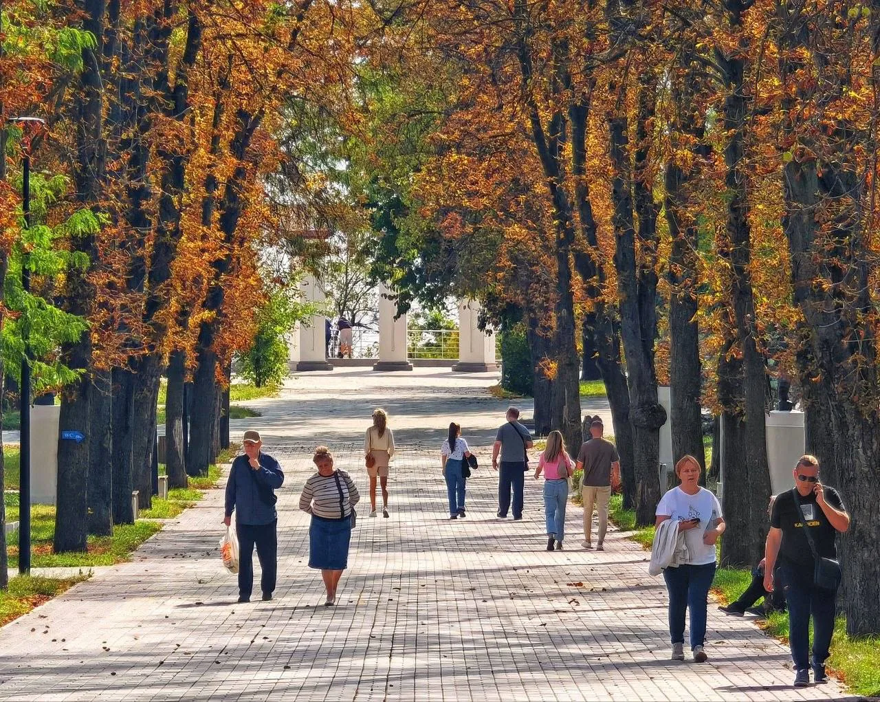 🍂🍁 Воскресный день в парке — немного осени, свежего воздуха и времени просто погулять