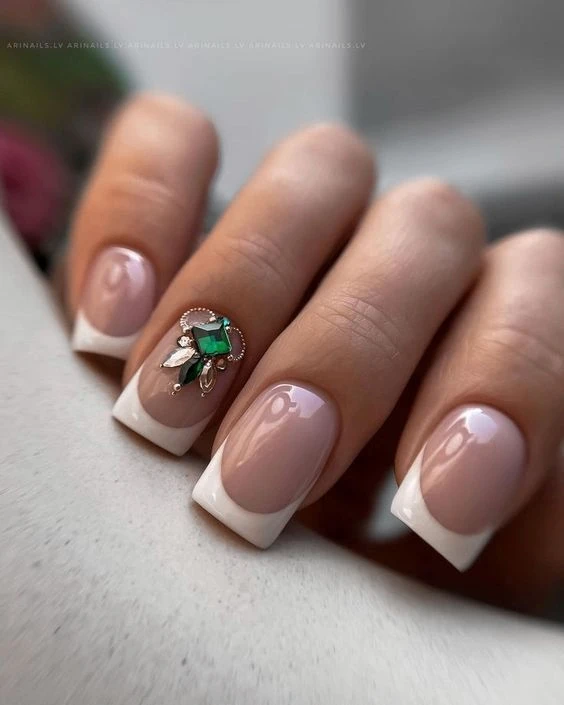 Первый по ногтям💚