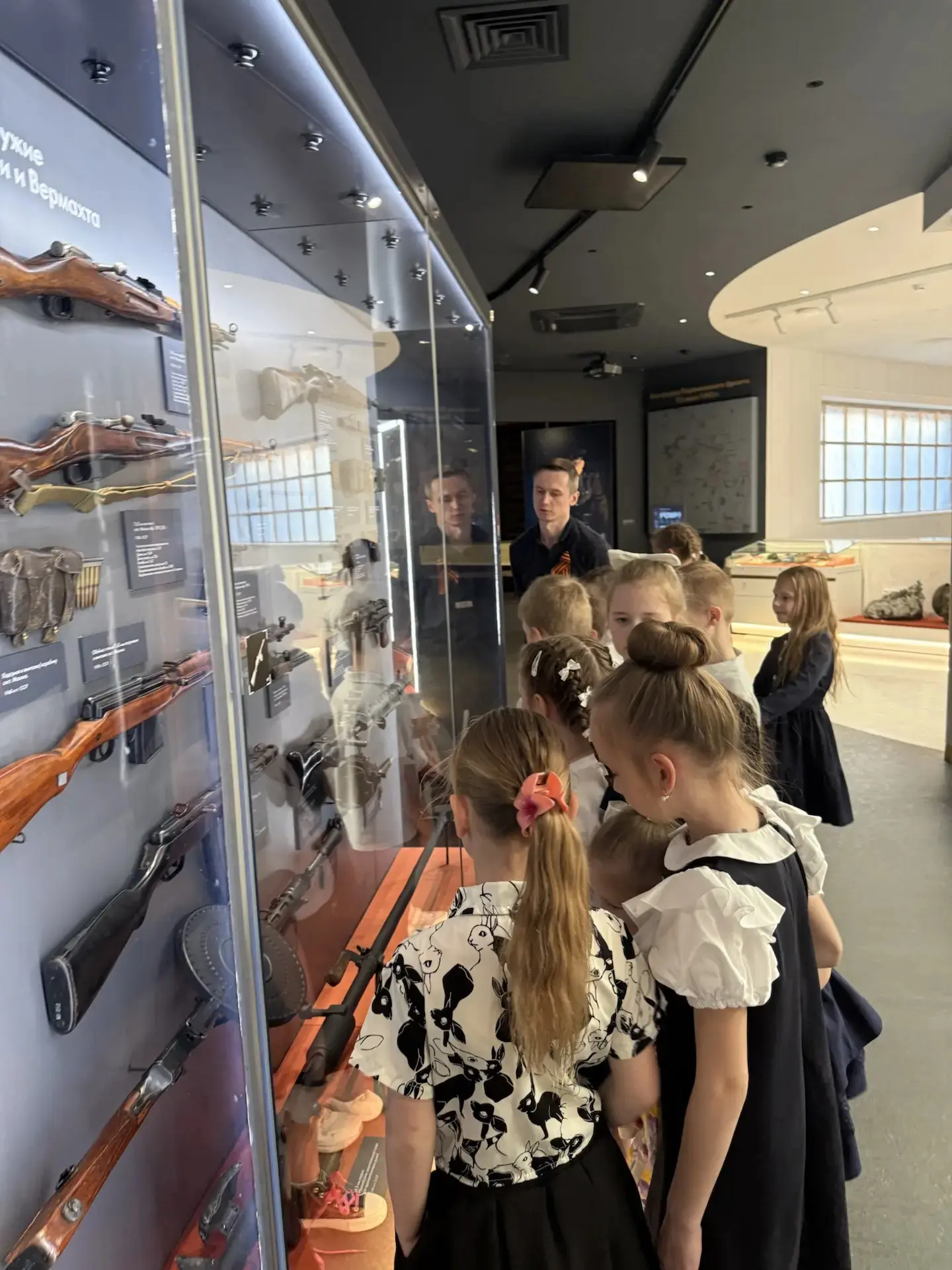 🕊️В преддверии Дня Победы ученики 1 «Б» класса посетили Белгородский государственный историко-художе