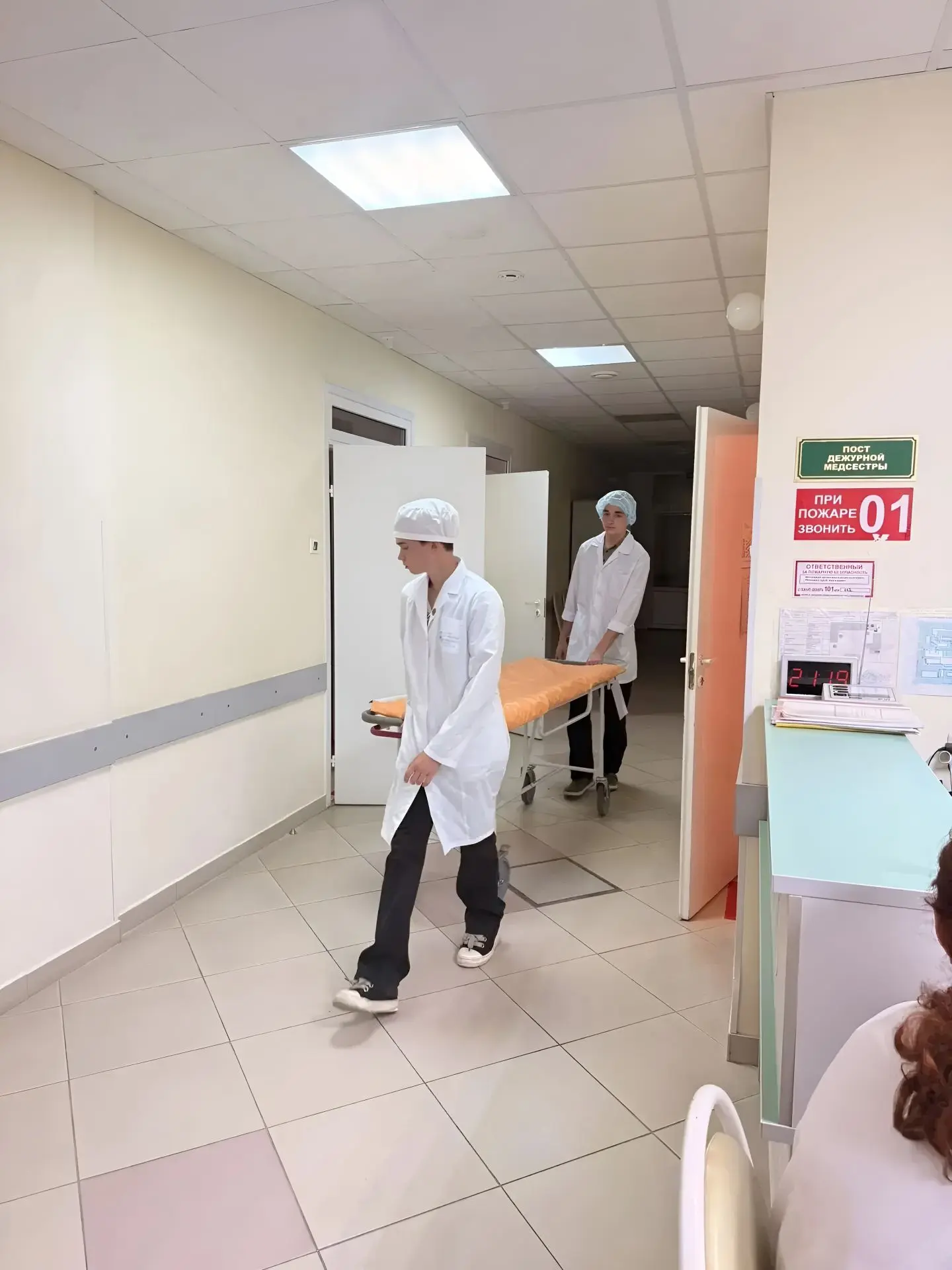🏥Школьники из медицинских классов проходят практику в Губкинской ЦРБ🏥
👋 В Губкинском городском ок