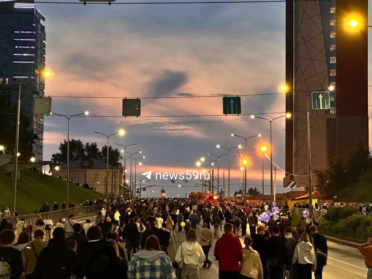 В 23:30 запустят фейерверк! Будете смотреть?

❤️ — да, двигаемся на набережную
👍 — из окон дома отк