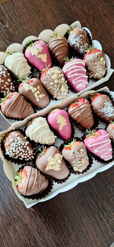 Завтра разыграем коробочку клубники в шоколаде к Пасхе🍓🍫
