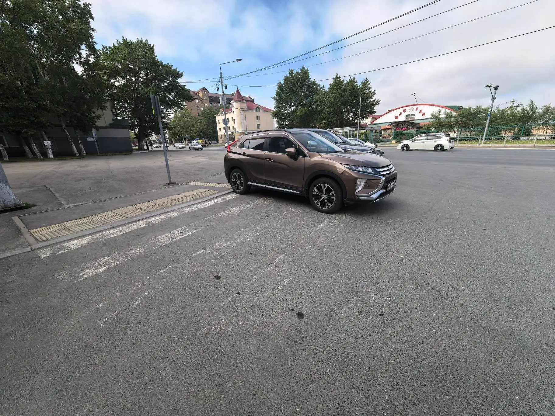 🚔 В Южно-Сахалинске ищут водителя, скрывшегося после ДТП на улице Ленина